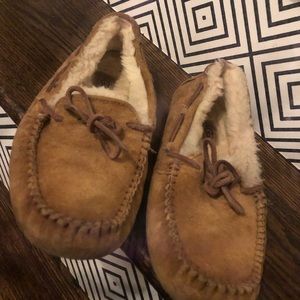 Womens Ugg Slippers, Size 8.